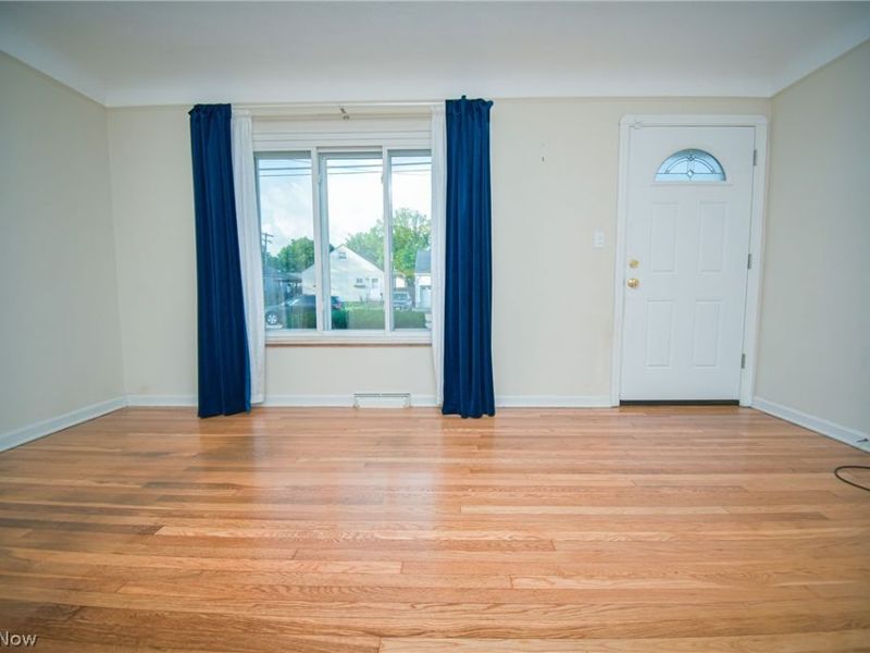 18400 Rockland Avenue, Cleveland, OH 44135 Photo 3