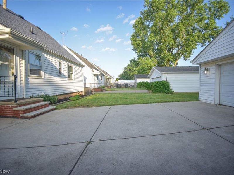 18400 Rockland Avenue, Cleveland, OH 44135 Photo 37