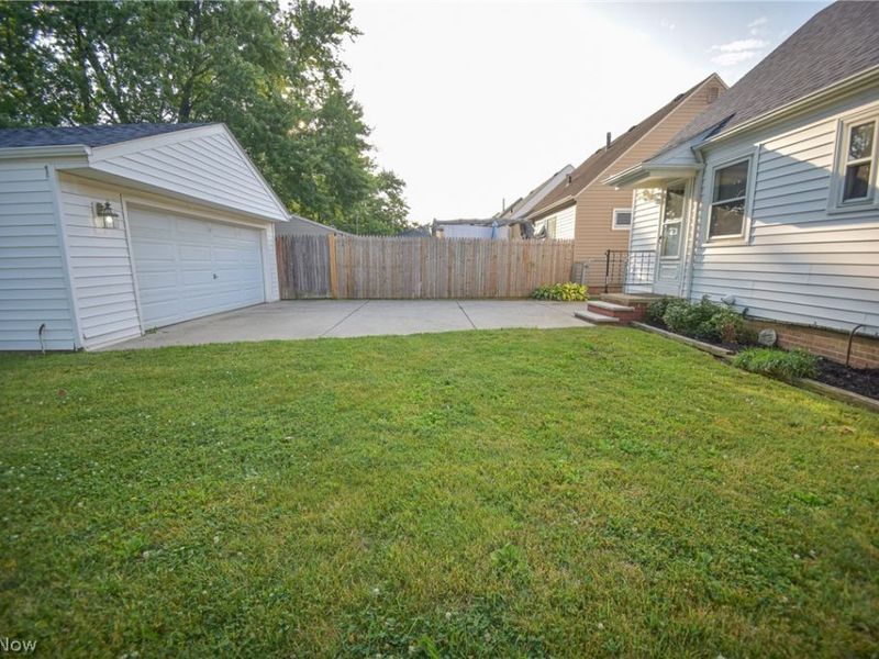 18400 Rockland Avenue, Cleveland, OH 44135 Photo 38