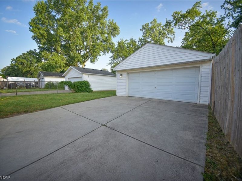 18400 Rockland Avenue, Cleveland, OH 44135 Photo 39
