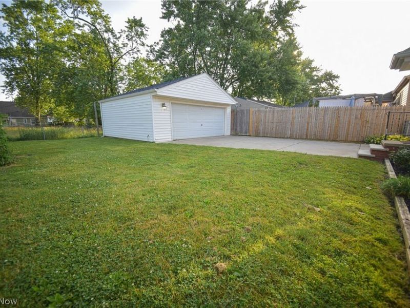 18400 Rockland Avenue, Cleveland, OH 44135 Photo 44