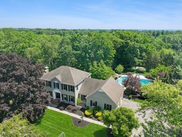 14 Menlo Dr, Readington, NJ 08889