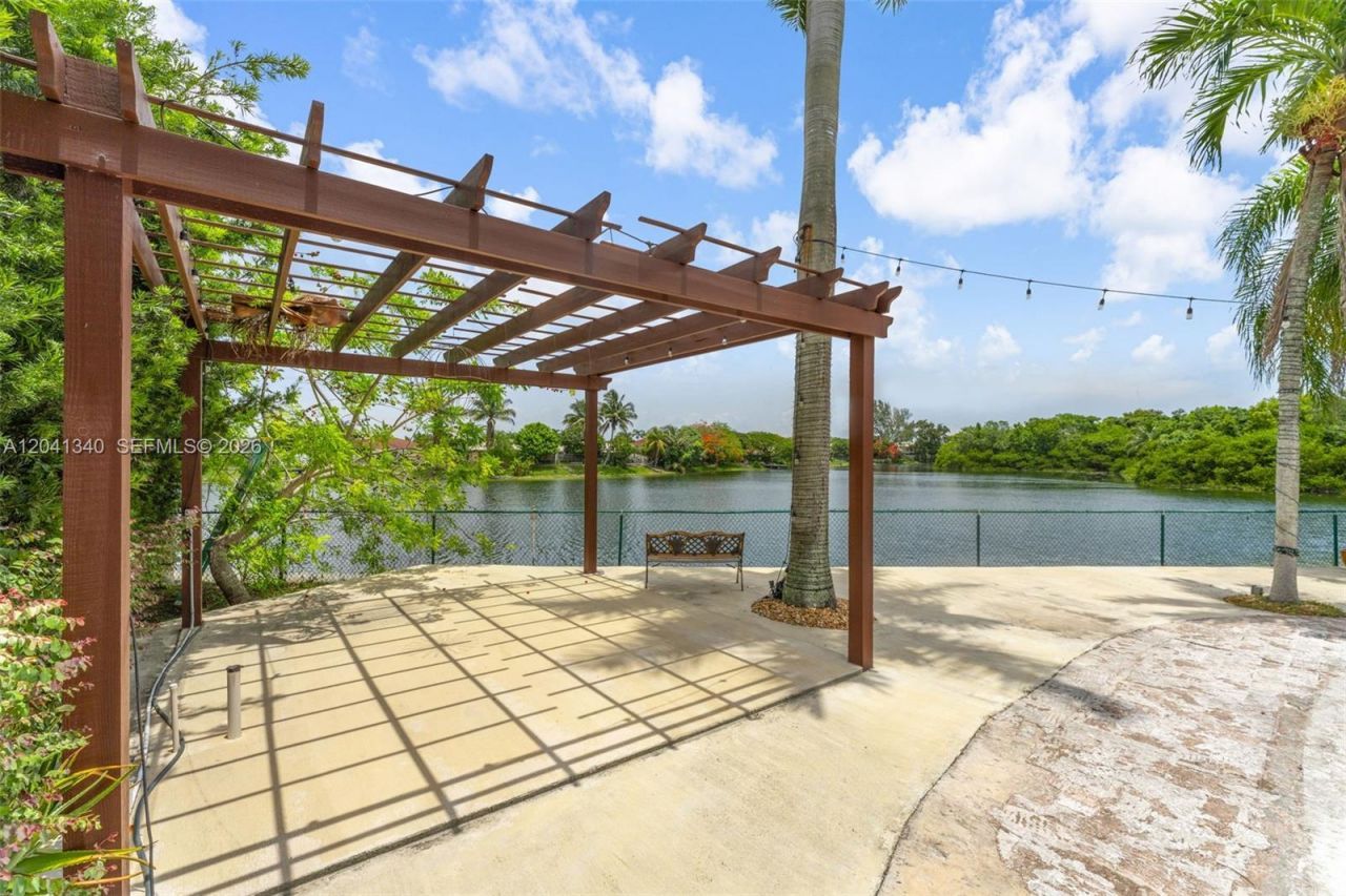 16335 SW 81 St , Miami, FL 33193 Photo