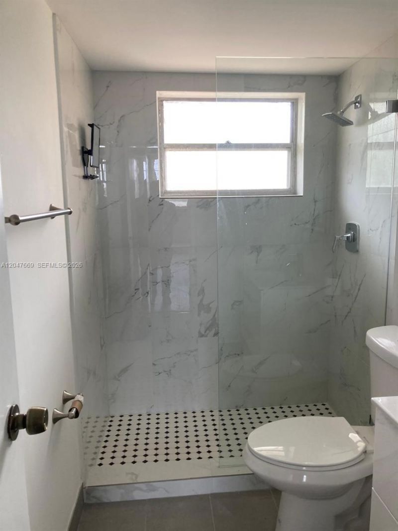 7900 Tatum Waterway Dr , Unit 305, Miami Beach, FL 33141 Photo