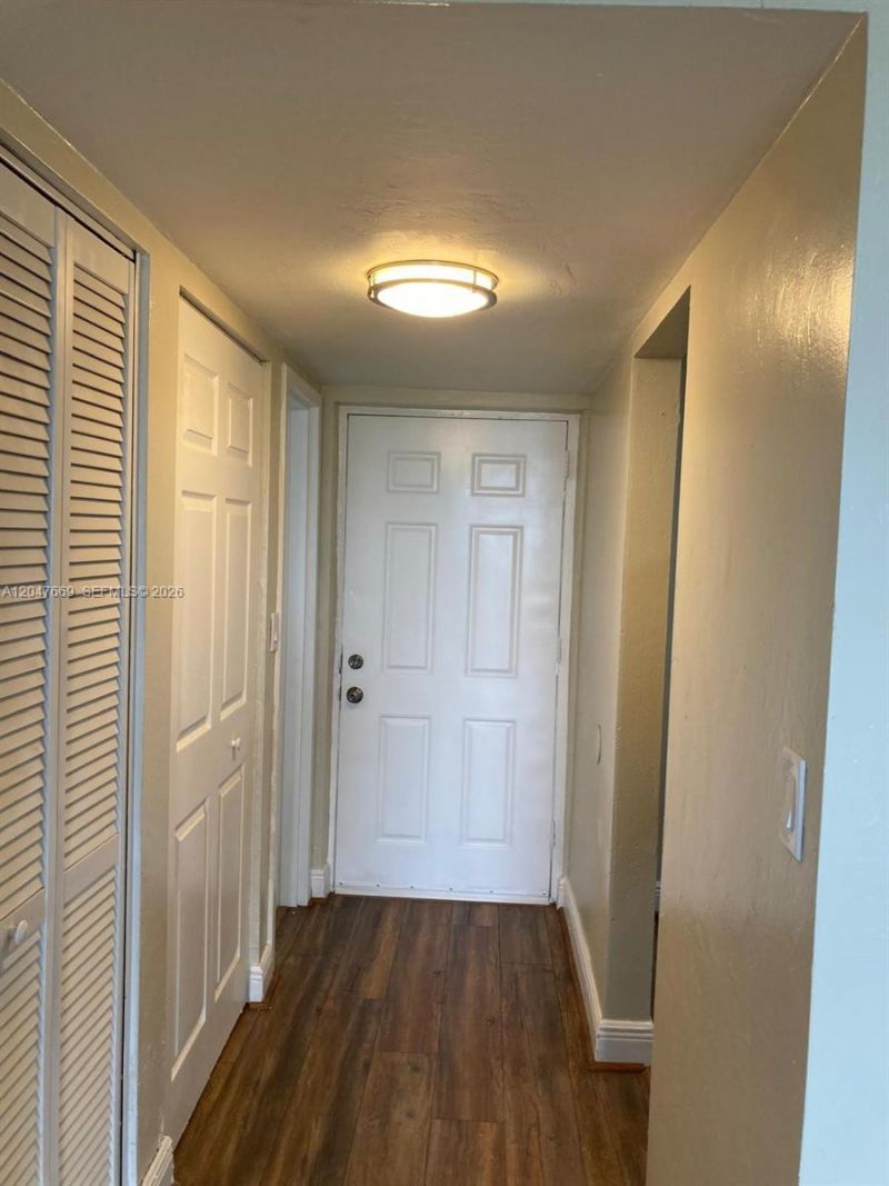 7900 Tatum Waterway Dr , Unit 305, Miami Beach, FL 33141 Photo