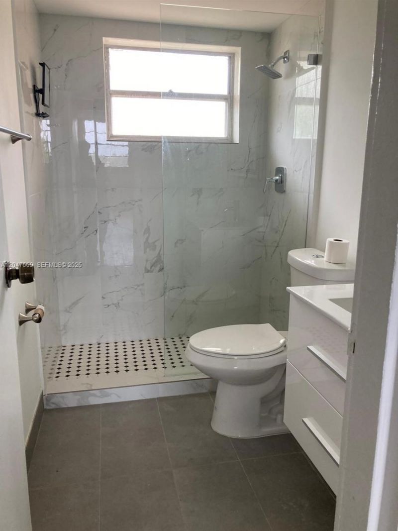 7900 Tatum Waterway Dr , Unit 305, Miami Beach, FL 33141 Photo