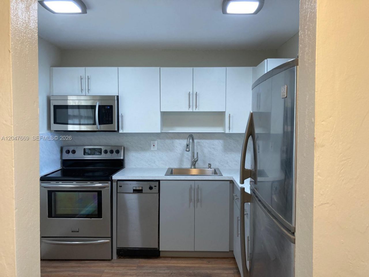 7900 Tatum Waterway Dr , Unit 305, Miami Beach, FL 33141 Photo