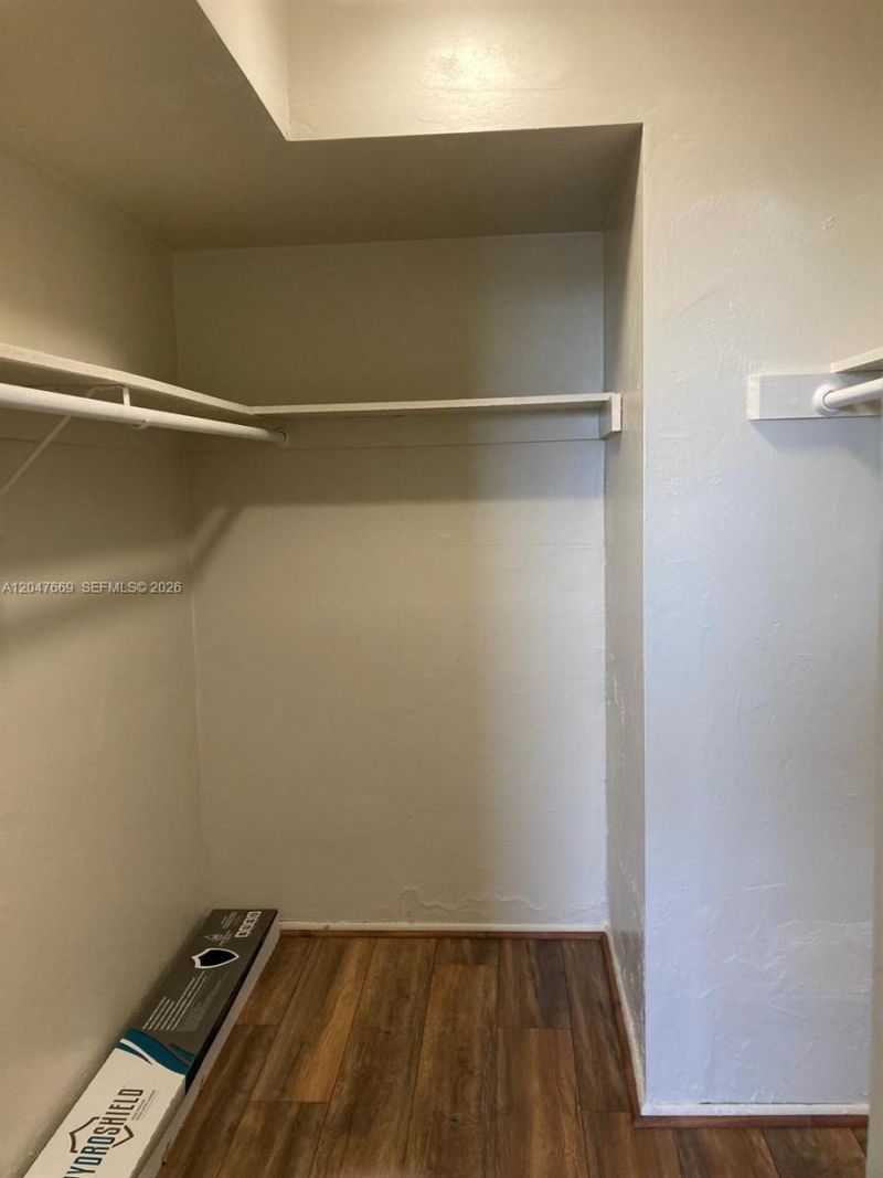 7900 Tatum Waterway Dr , Unit 305, Miami Beach, FL 33141 Photo