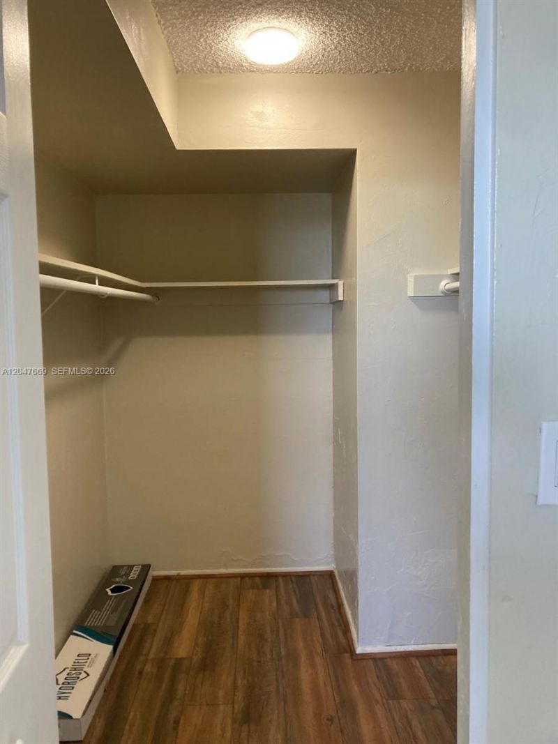 7900 Tatum Waterway Dr , Unit 305, Miami Beach, FL 33141 Photo