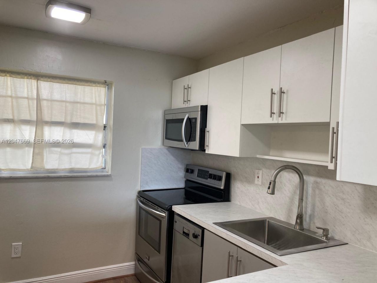 7900 Tatum Waterway Dr , Unit 305, Miami Beach, FL 33141 Photo