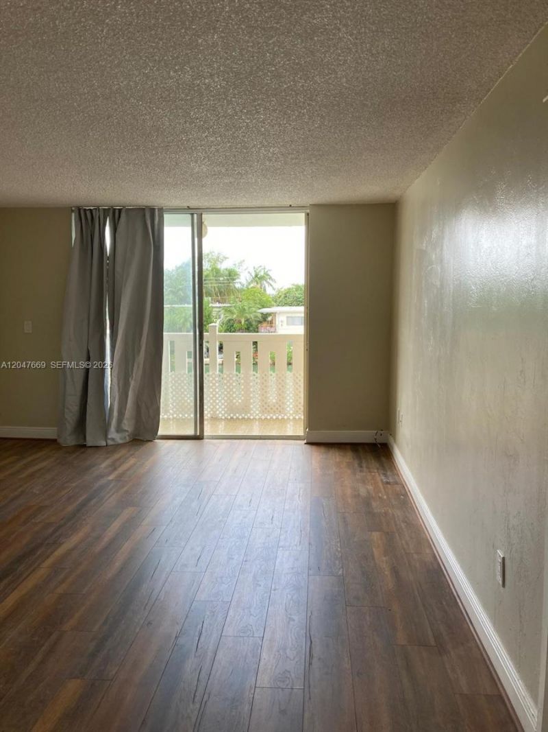 7900 Tatum Waterway Dr , Unit 305, Miami Beach, FL 33141 Photo