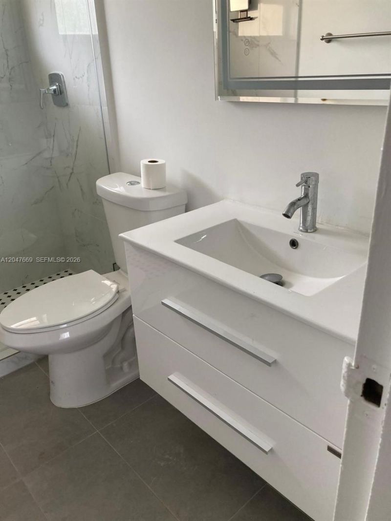 7900 Tatum Waterway Dr , Unit 305, Miami Beach, FL 33141 Photo