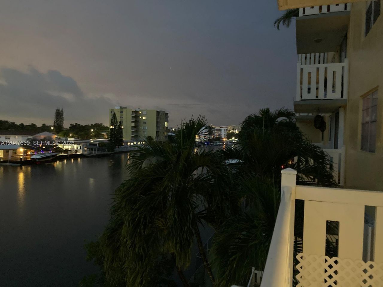 7900 Tatum Waterway Dr , Unit 305, Miami Beach, FL 33141 Photo