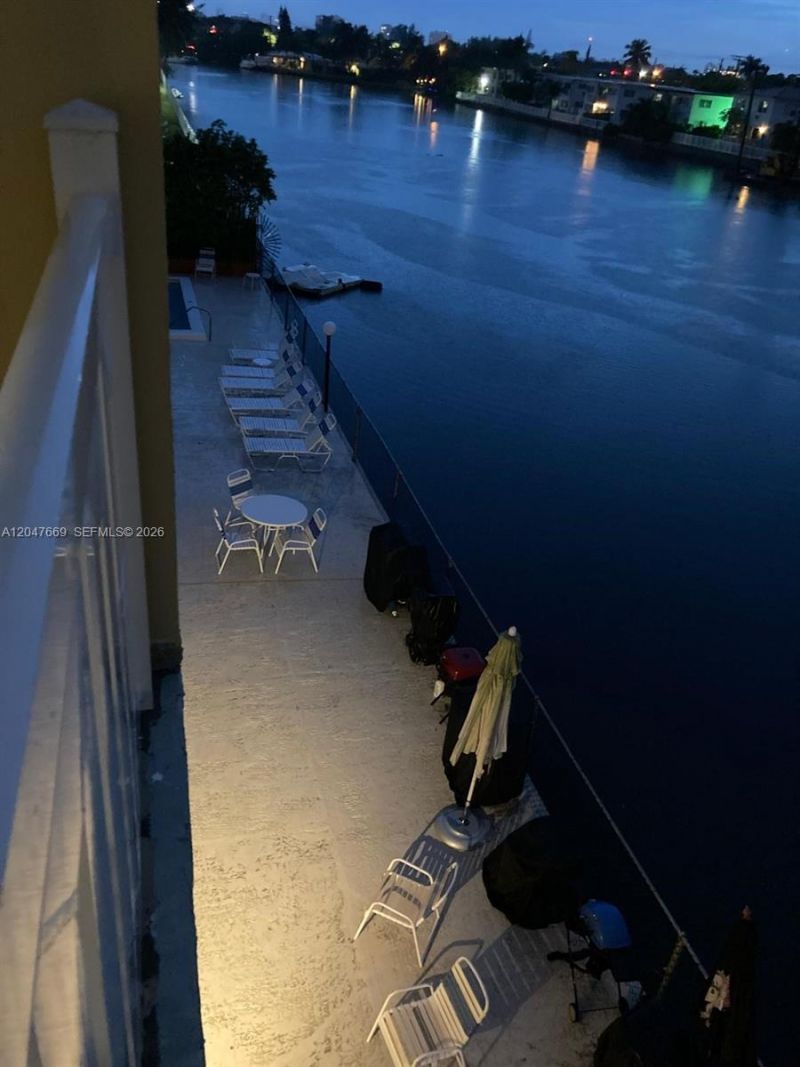 7900 Tatum Waterway Dr , Unit 305, Miami Beach, FL 33141 Photo