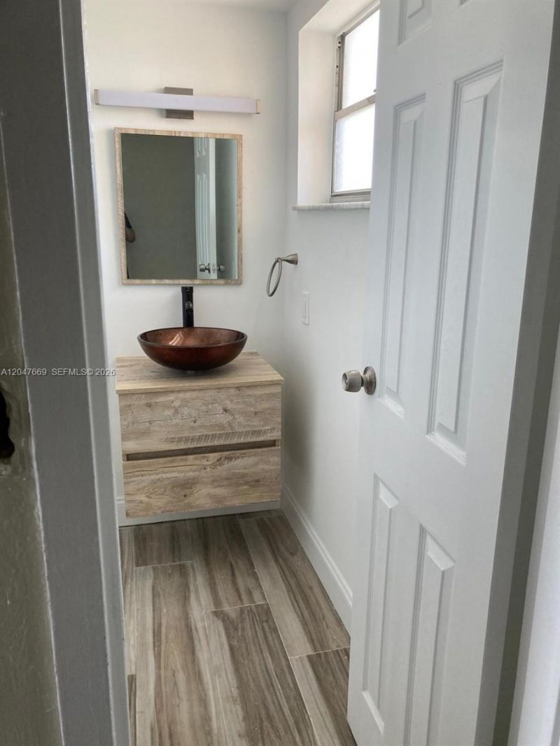 7900 Tatum Waterway Dr , Unit 305, Miami Beach, FL 33141 Photo