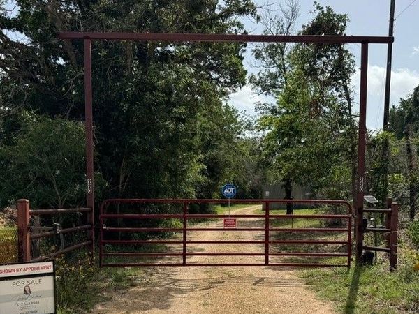 220 Clydesdale Drive, Dale, TX 78616