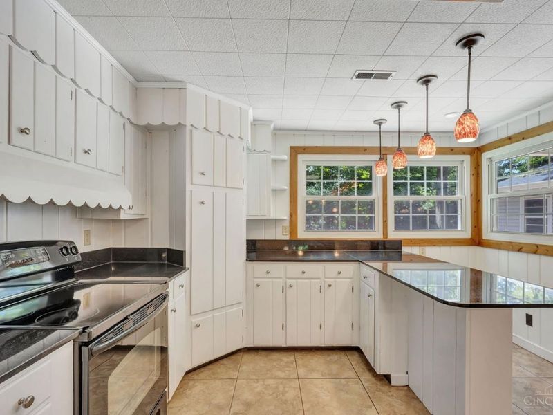887 Oxford Middletown Road, Milford Township, OH 45013 Photo 9