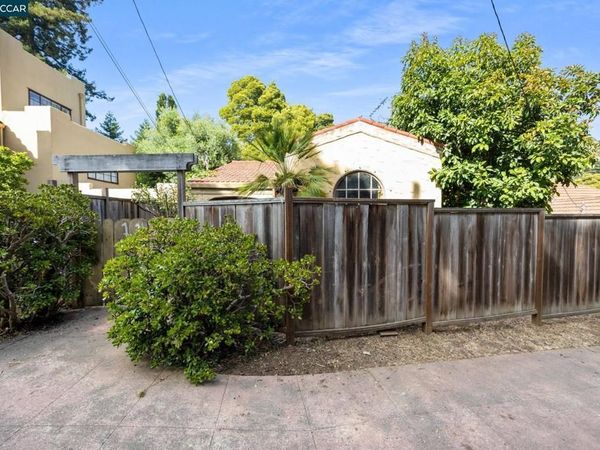 11 Edgecroft Rd, Kensington, CA 94707