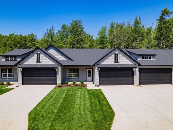 17426 Ridge Avenue, Ferrysburg, MI 49409