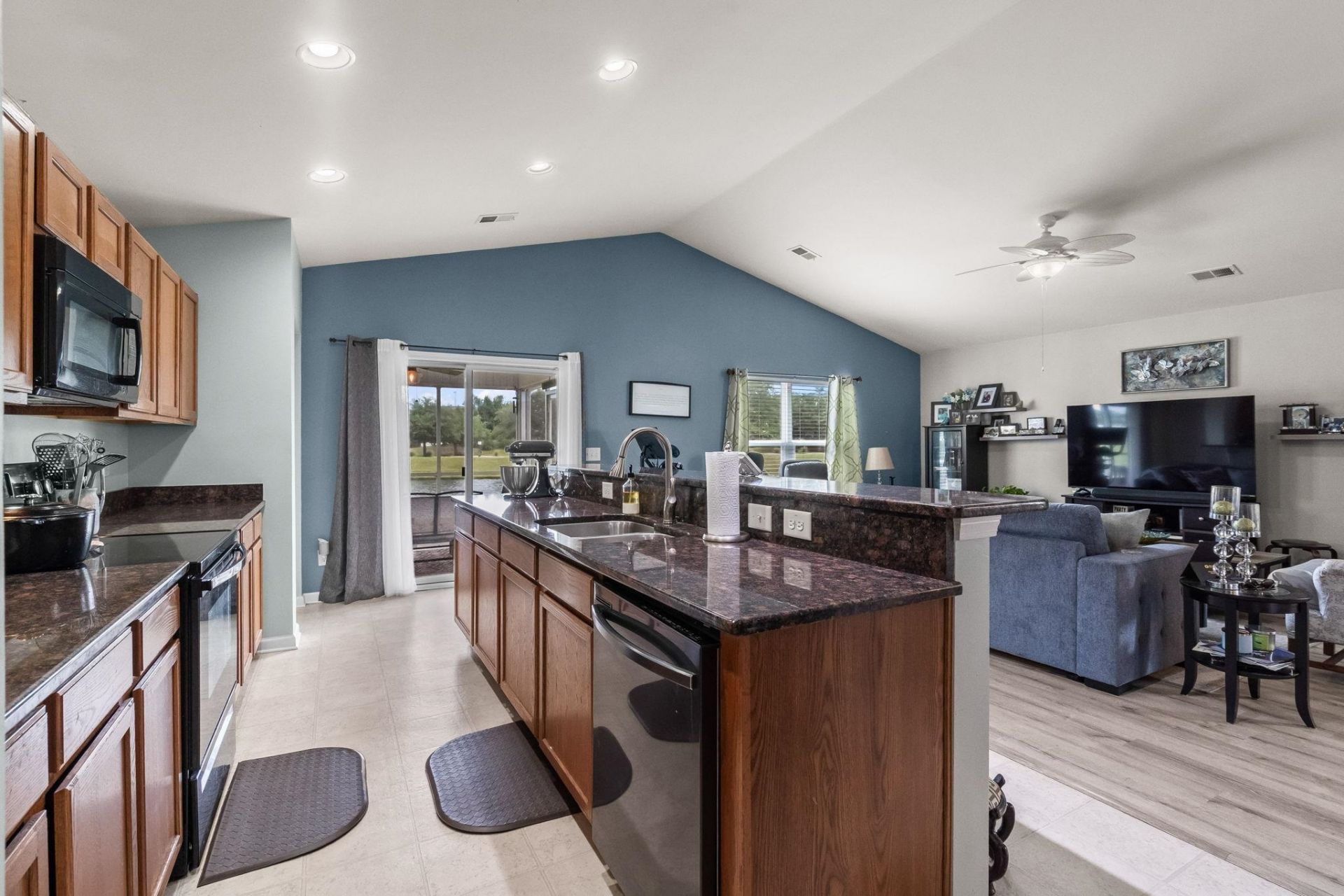 929 Bonita Loop  Photo 18
