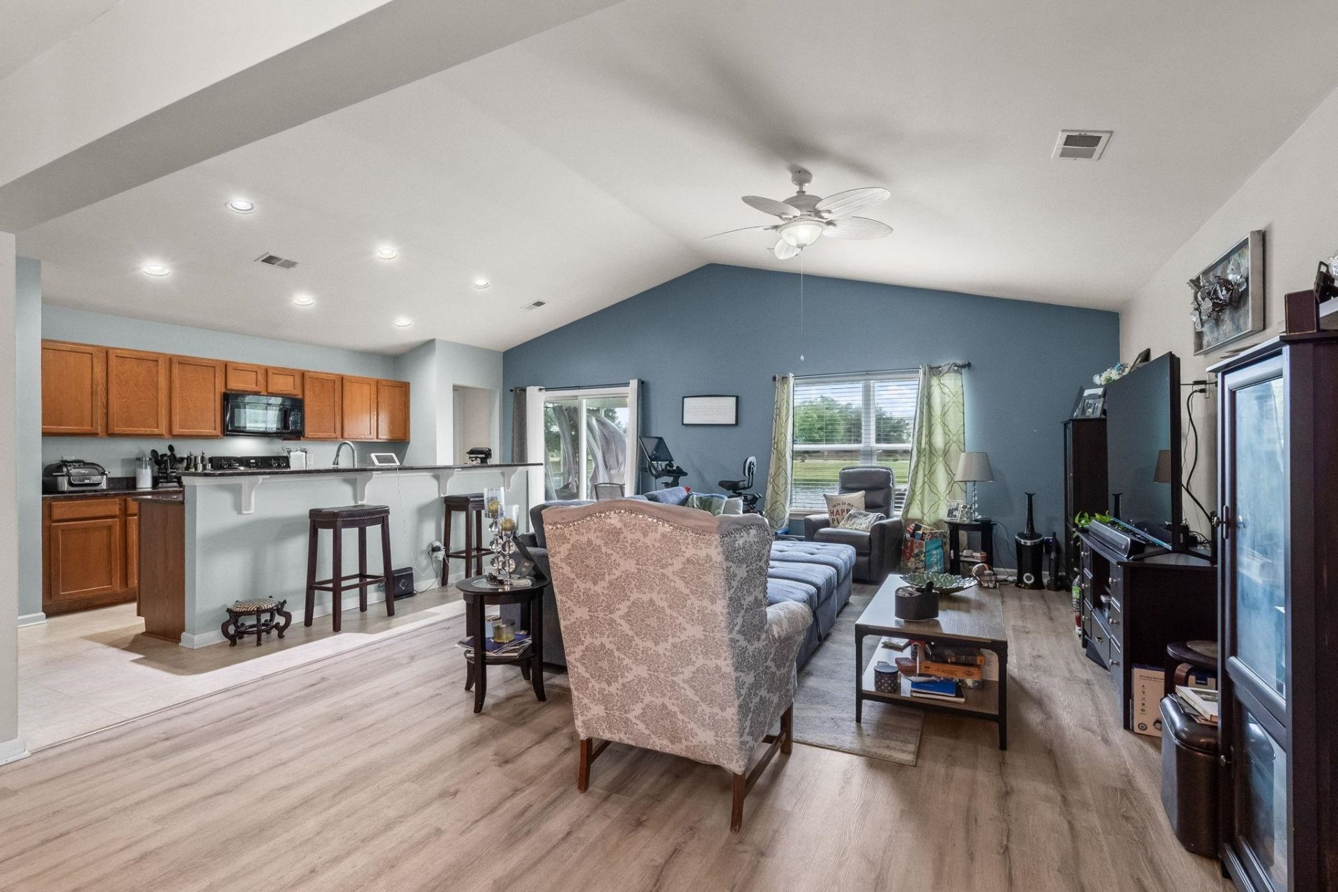 929 Bonita Loop  Photo 5