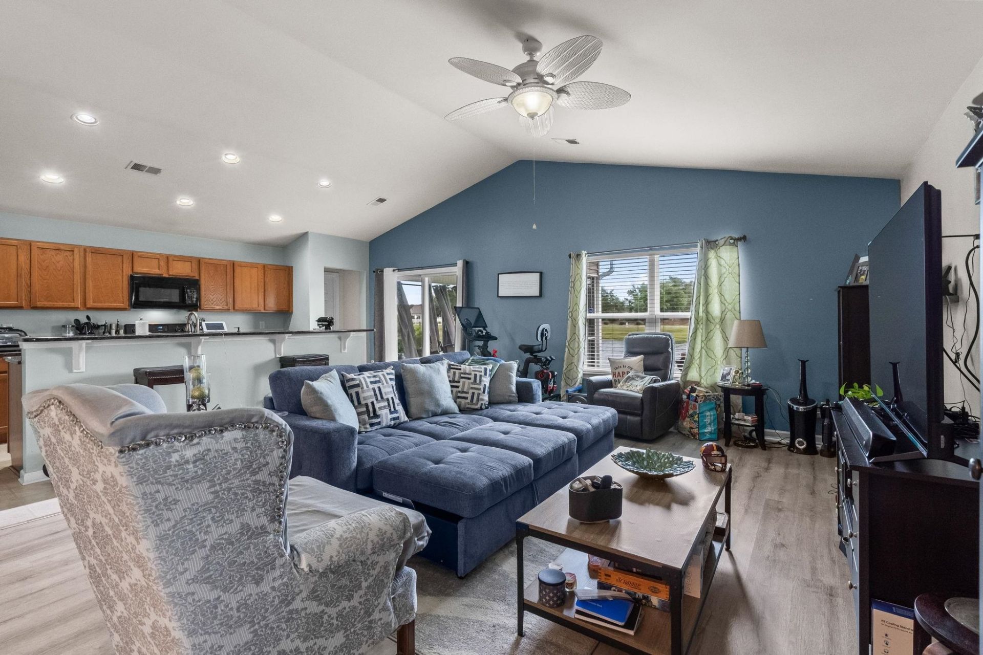 929 Bonita Loop  Photo 6