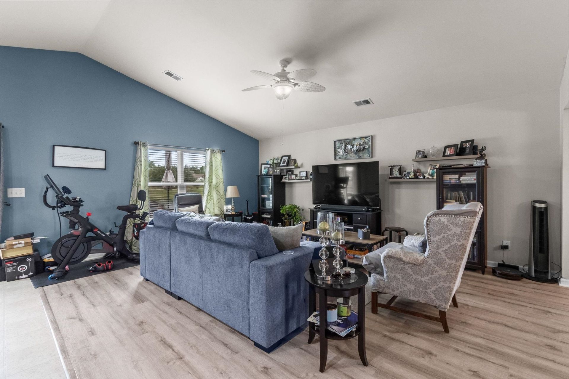 929 Bonita Loop  Photo 7