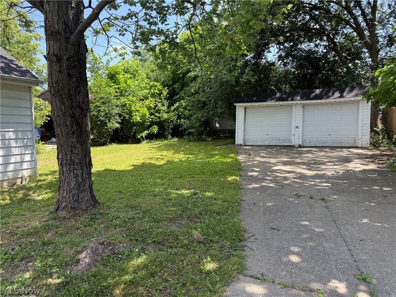 579 Helper Drive, Bedford, OH 44146 Photo 2