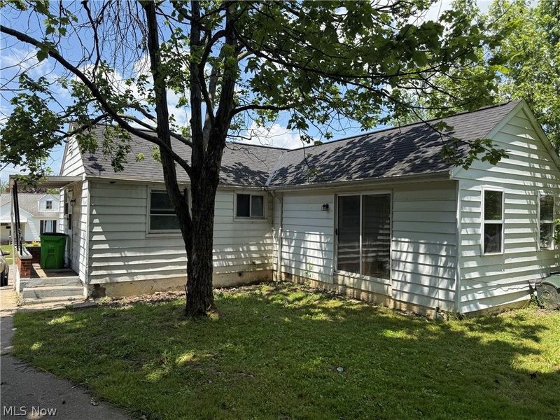 579 Helper Drive, Bedford, OH 44146 Photo 3
