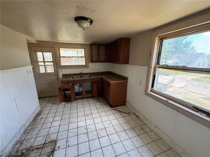 579 Helper Drive, Bedford, OH 44146 Photo 6