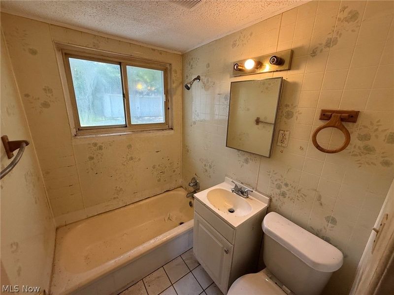 579 Helper Drive, Bedford, OH 44146 Photo 9