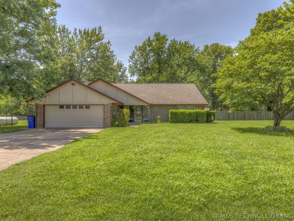 17404 S 324th East Avenue , Coweta, OK 74429