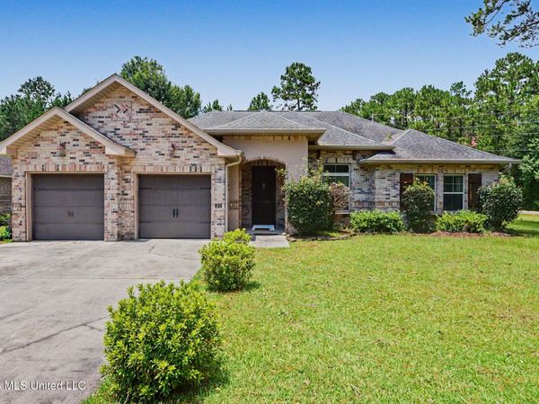 1800 Little Bend Place, Gautier, MS 39553