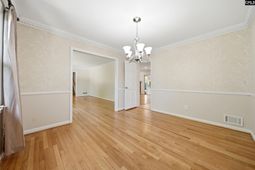 718 Trafalgar Dr.  photo 4
