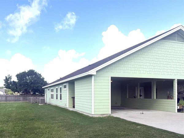 905-A Crockett ST, Lockhart, TX 78644