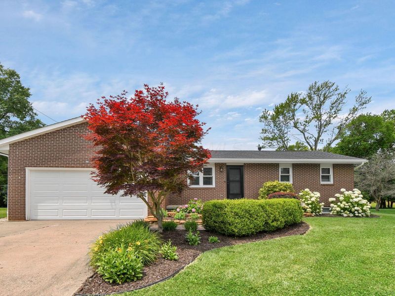 562 Knoll Drive, Granville, OH 43023 Photo 1