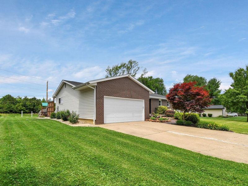 562 Knoll Drive, Granville, OH 43023 Photo 3