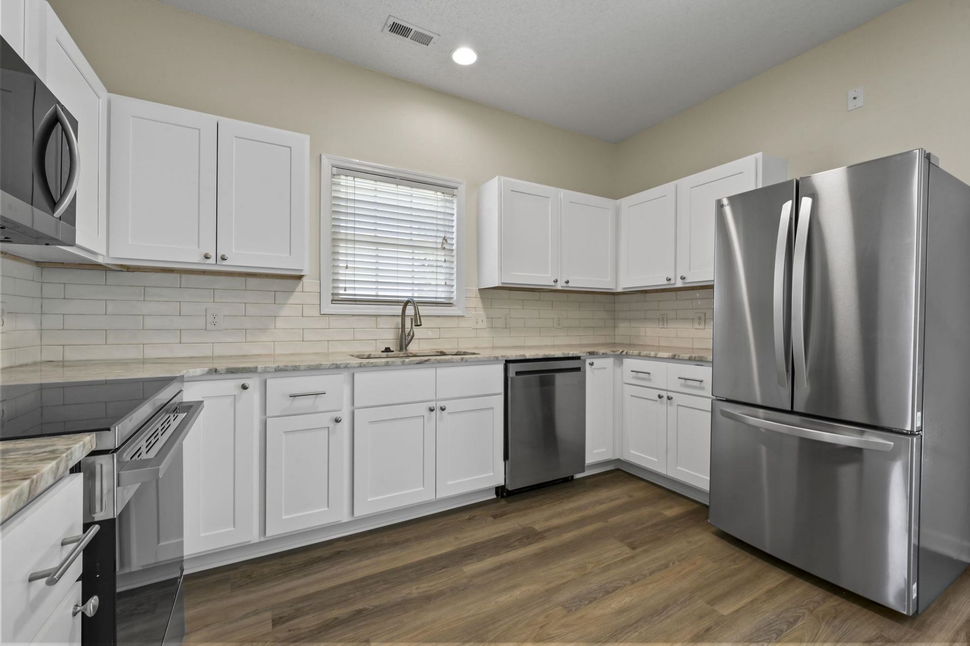 100 Spring Creek Dr. Photo 10