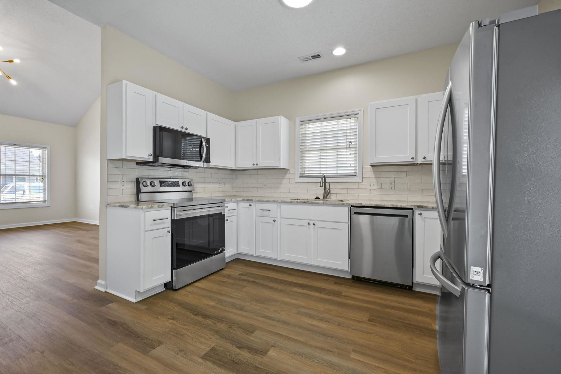 100 Spring Creek Dr. Photo 11