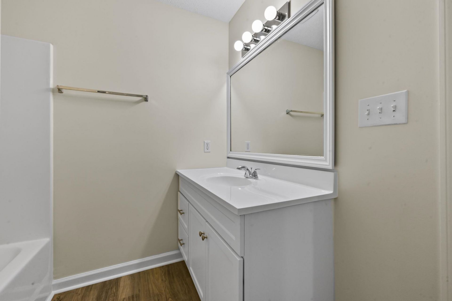 100 Spring Creek Dr. Photo 15