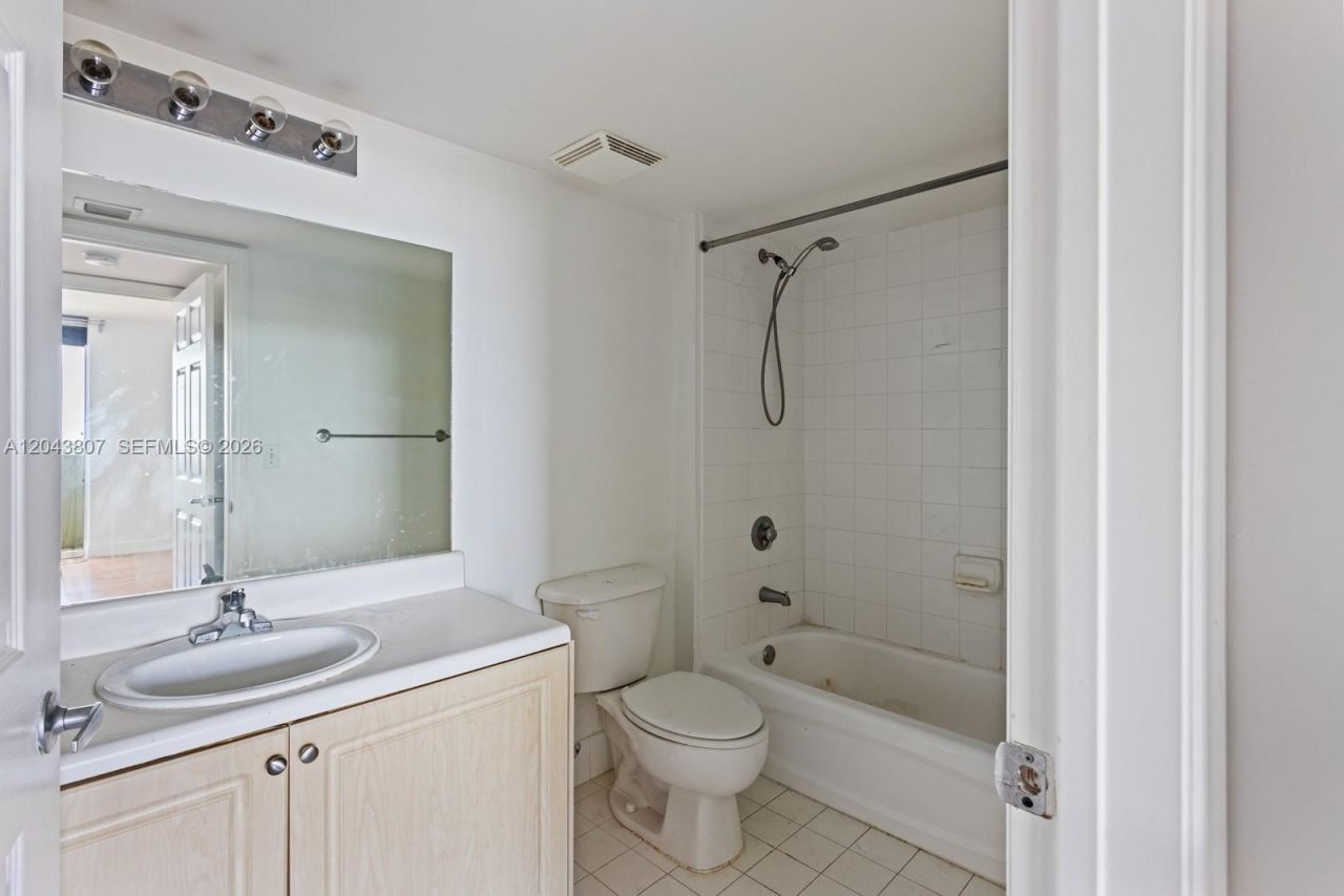 3000 Coral Way, Unit 1507, Miami, FL 33145 Photo