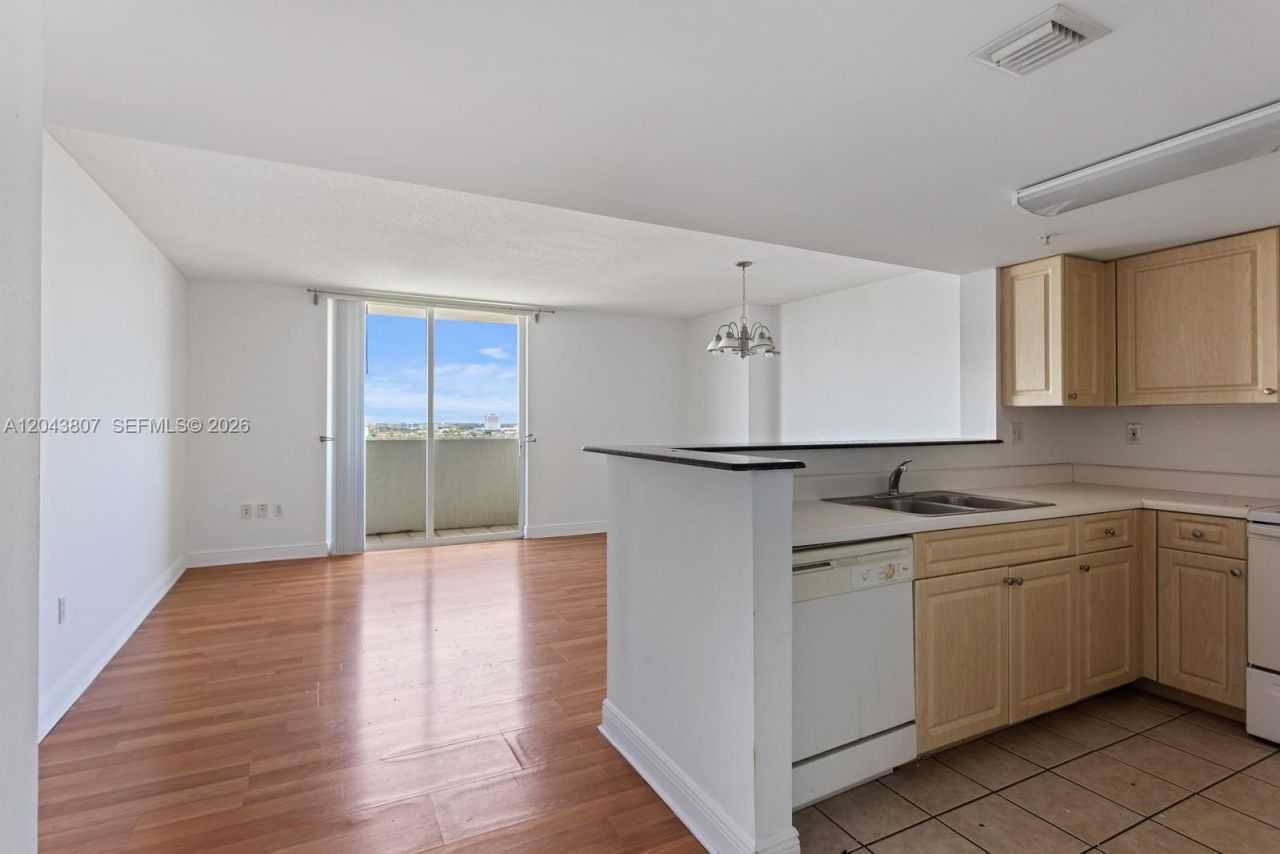 3000 Coral Way, Unit 1507, Miami, FL 33145 Photo
