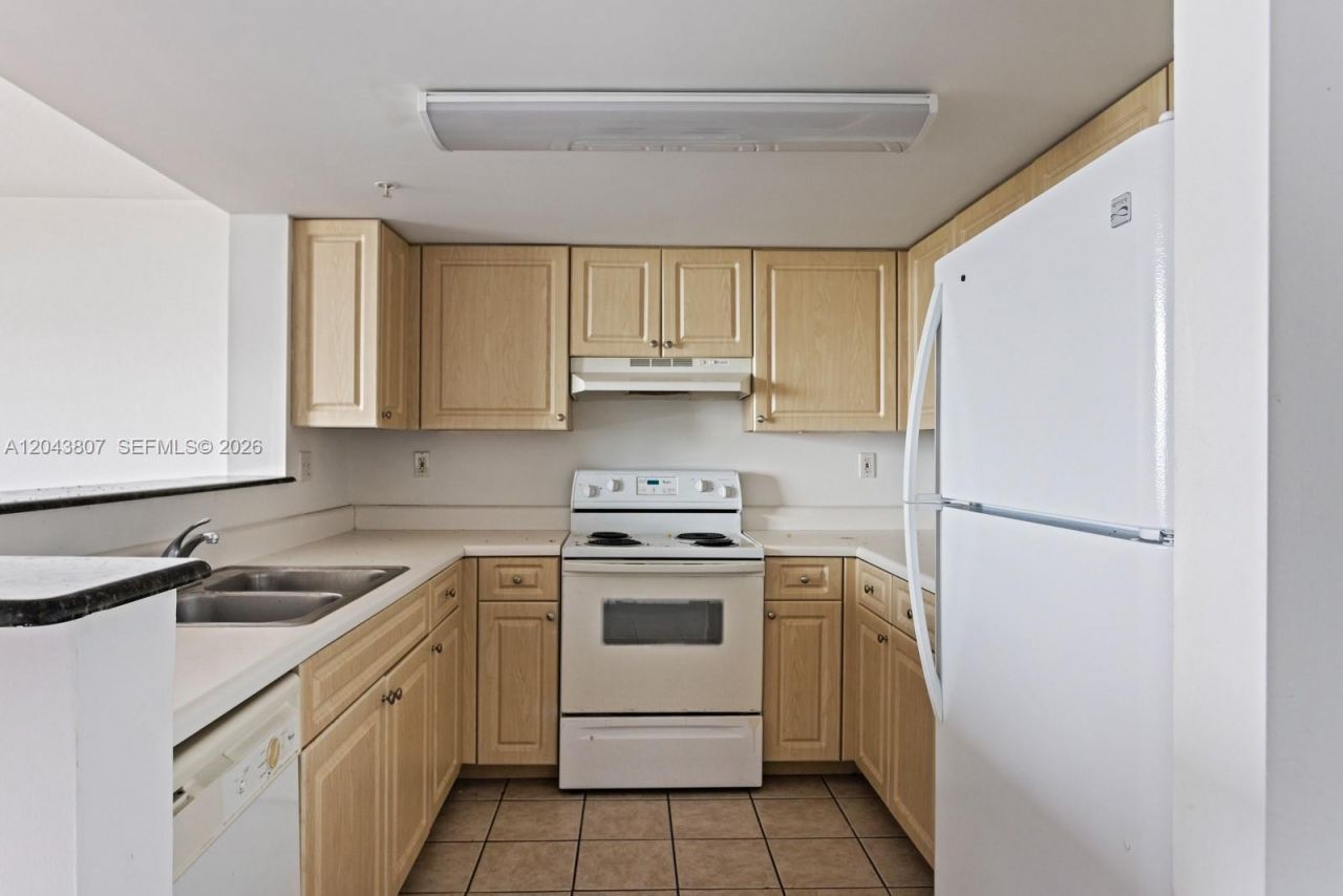 3000 Coral Way, Unit 1507, Miami, FL 33145 Photo