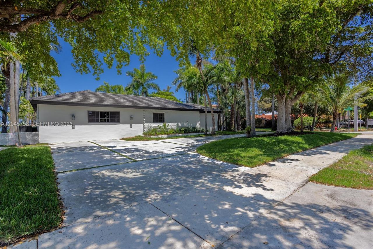 2500 Bayview Dr , Fort Lauderdale, FL 33305 Photo