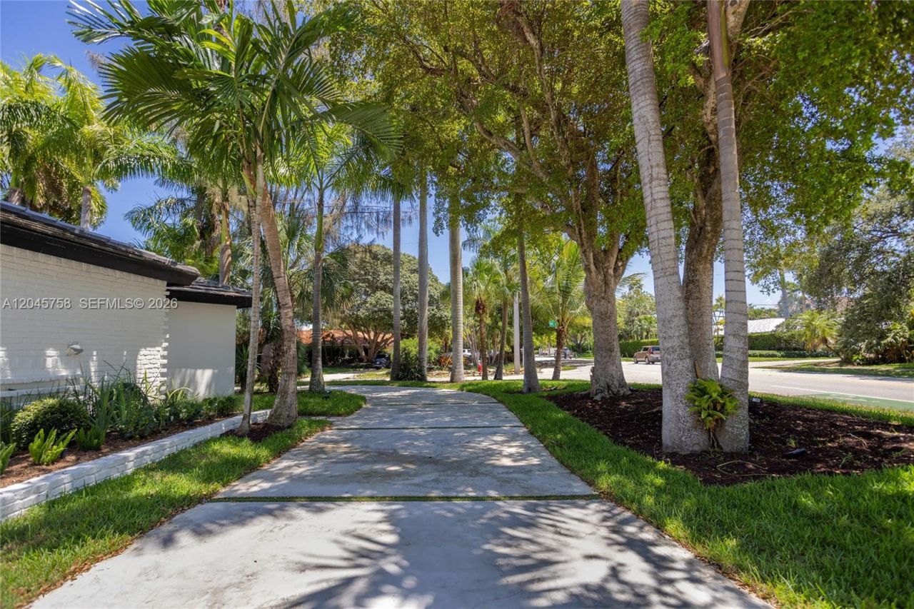 2500 Bayview Dr , Fort Lauderdale, FL 33305 Photo