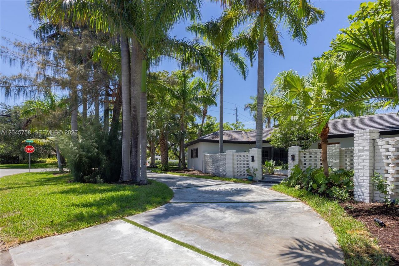 2500 Bayview Dr , Fort Lauderdale, FL 33305 Photo