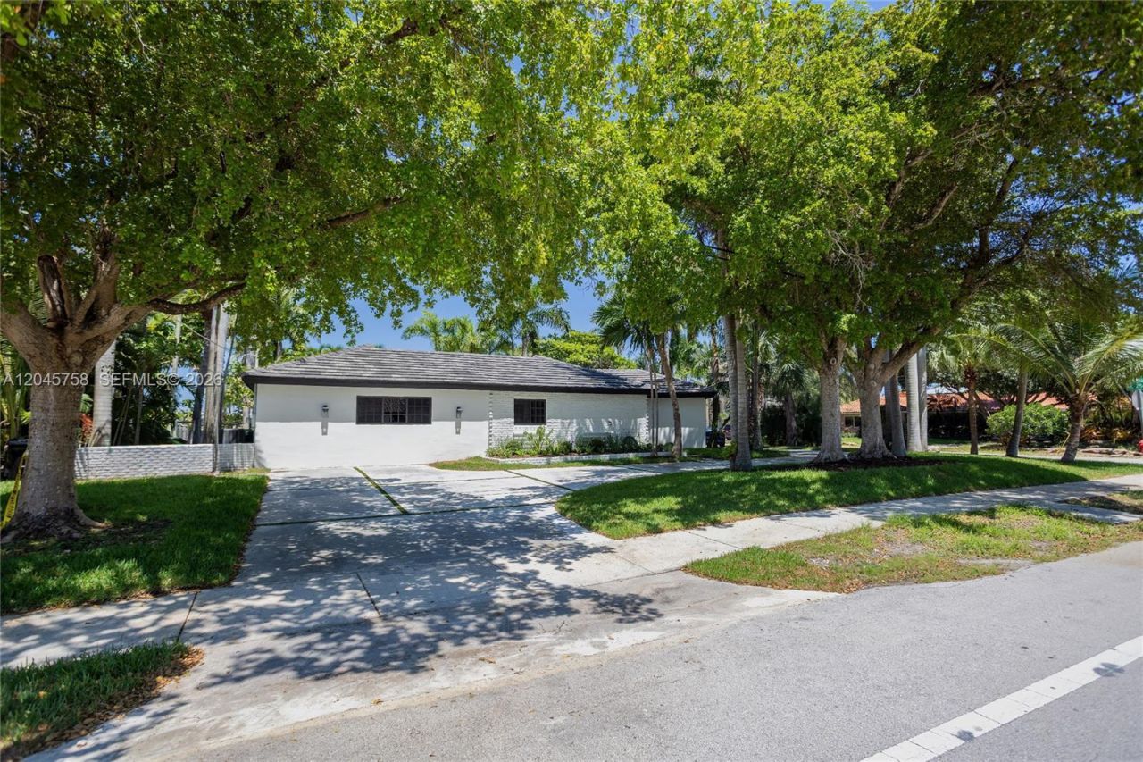 2500 Bayview Dr , Fort Lauderdale, FL 33305 Photo