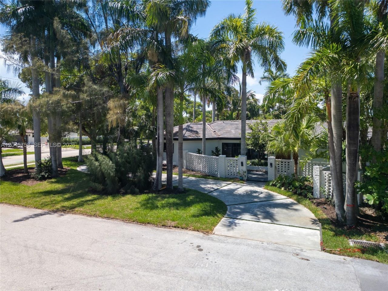 2500 Bayview Dr , Fort Lauderdale, FL 33305 Photo