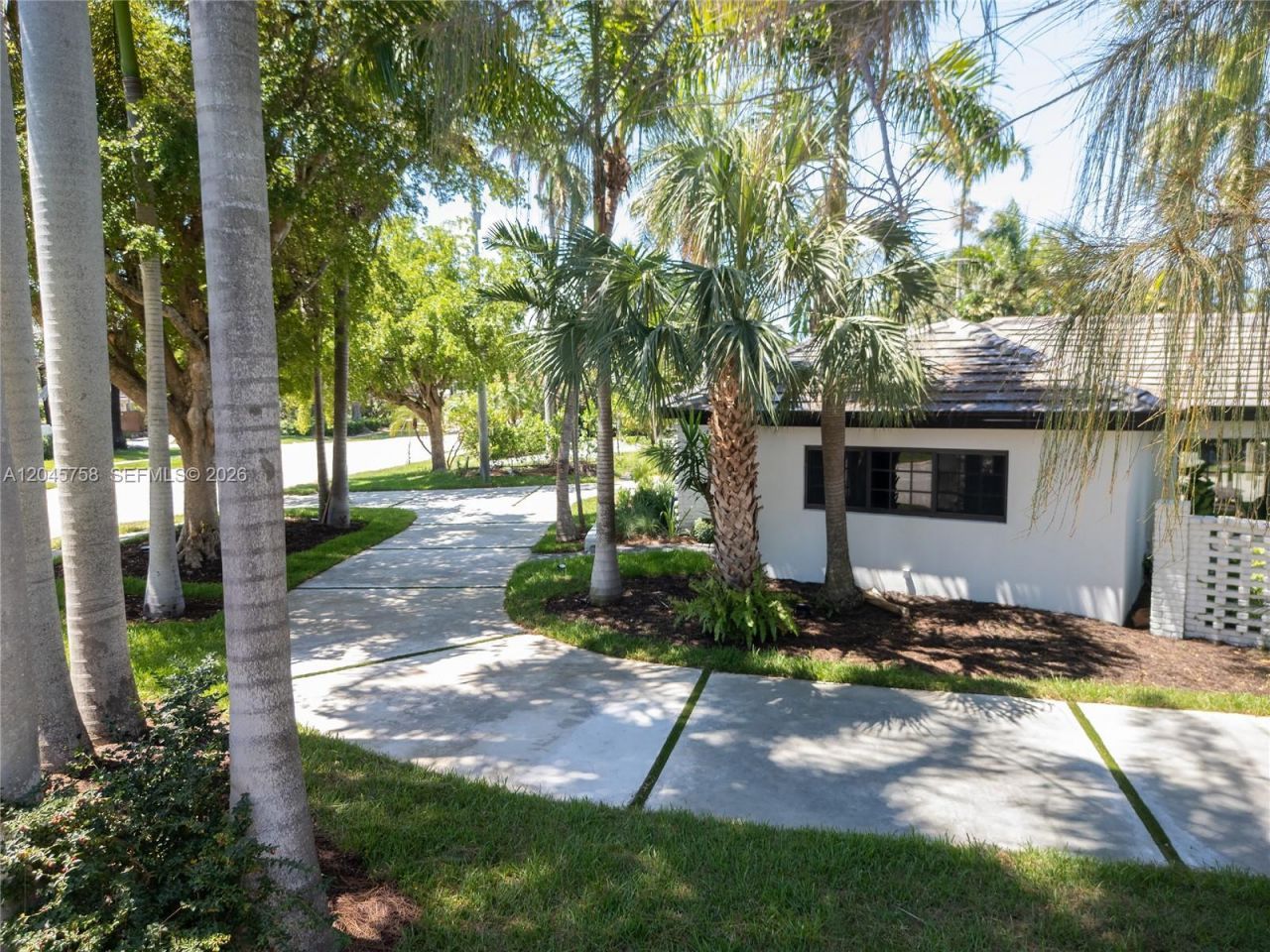 2500 Bayview Dr , Fort Lauderdale, FL 33305 Photo