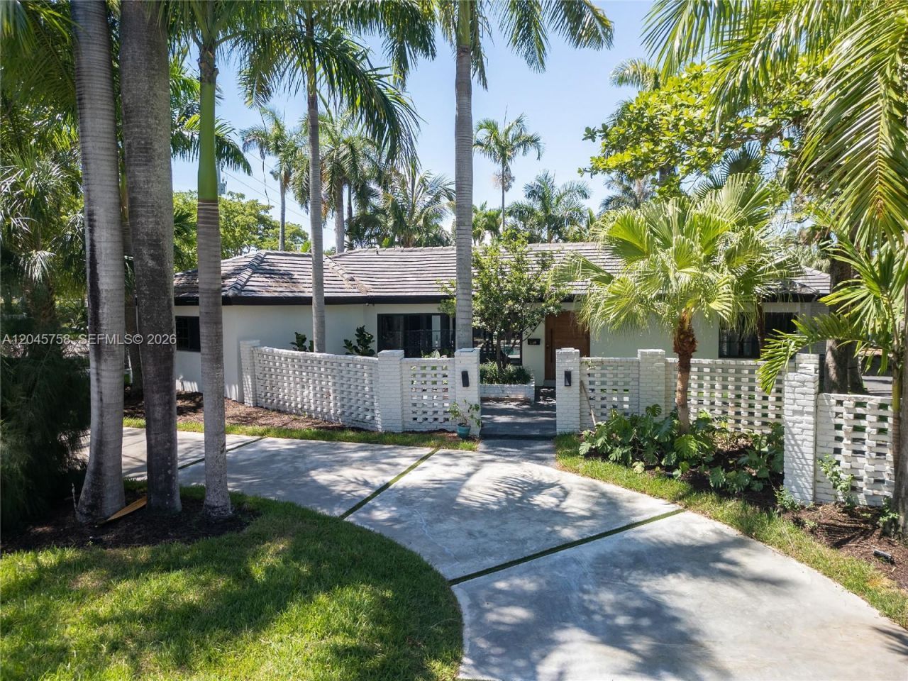 2500 Bayview Dr , Fort Lauderdale, FL 33305 Photo